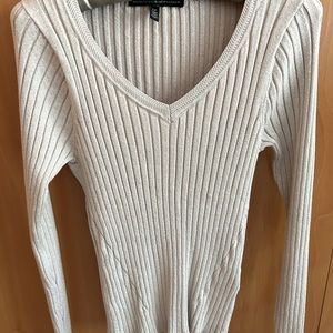 WHBM V NECK SWEATER TOP
